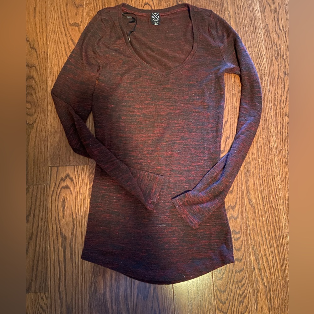 Long sleeve light sweater v neck